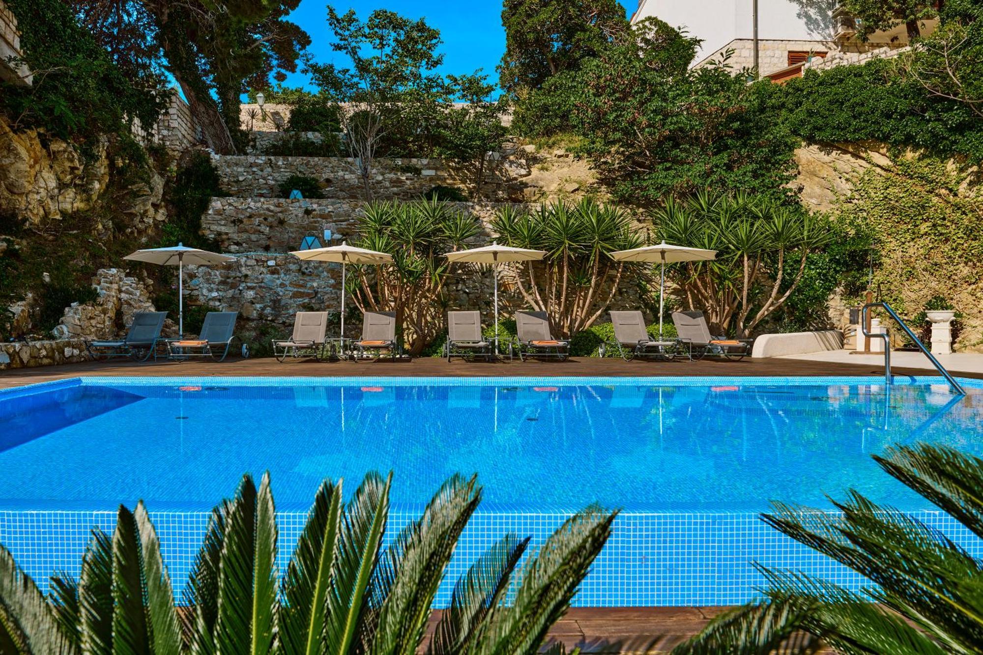 Arbiana Heritage Hotel ラブ エクステリア 写真